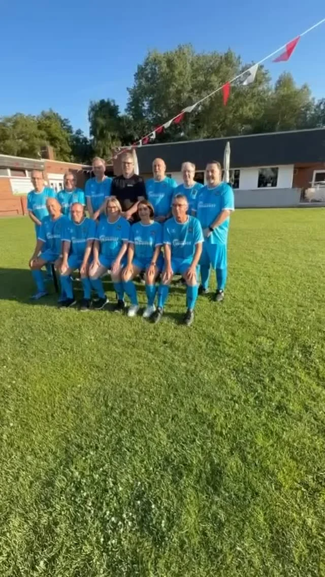 50 Jahre 50 Projekte Wir haben letzte Woche 🙈 einen neuen Trikot Satz für die SlowDelMotion Kicker gesponsert. Das Walking Football Team aus Delmenhorst ist für Leute ab 50 Jahre gedacht. Wer Interesse hat kann sich bei h.wiltfang@tus-heidkrug.de melden. ⚽️🥅#mausolf #wärmepumpe #50jahre50projekte #delmenhorst #Fußball
